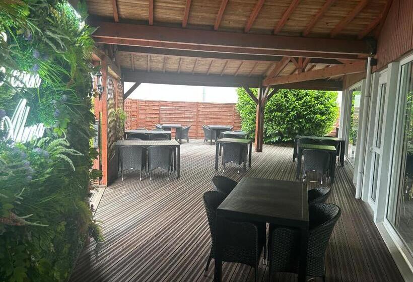 ホテル Hôtel Restaurant Clément Ader