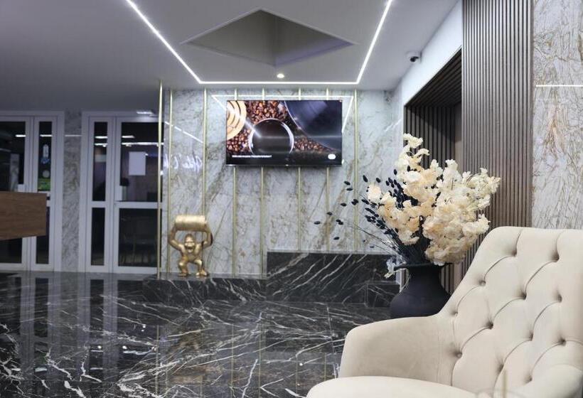 ホテル Hôtel Restaurant Clément Ader