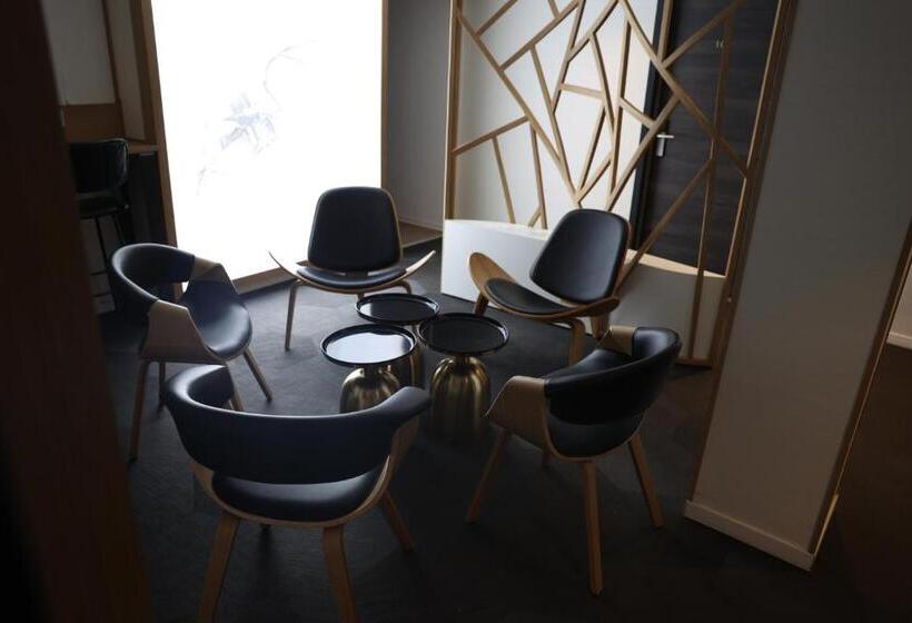 ホテル Hôtel Restaurant Clément Ader