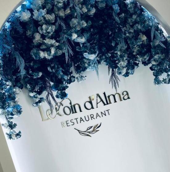 ホテル Hôtel Restaurant Clément Ader