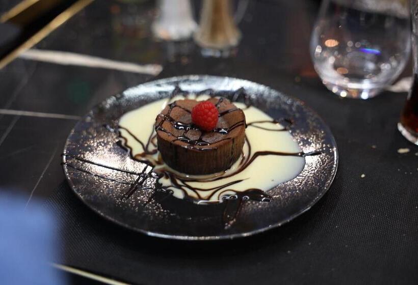 ホテル Hôtel Restaurant Clément Ader