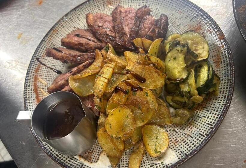 ホテル Hôtel Restaurant Clément Ader