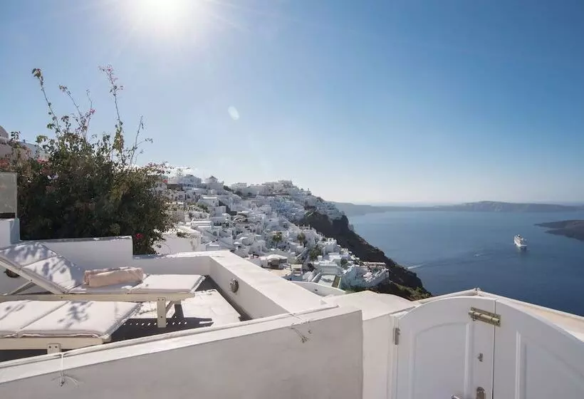 Karpimo Horizon   Caldera View With Private Hot Tub