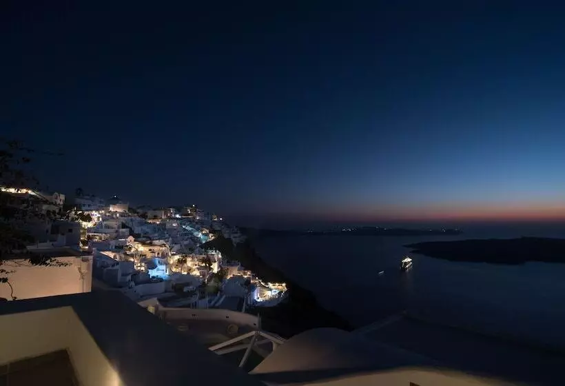 Karpimo Horizon   Caldera View With Private Hot Tub