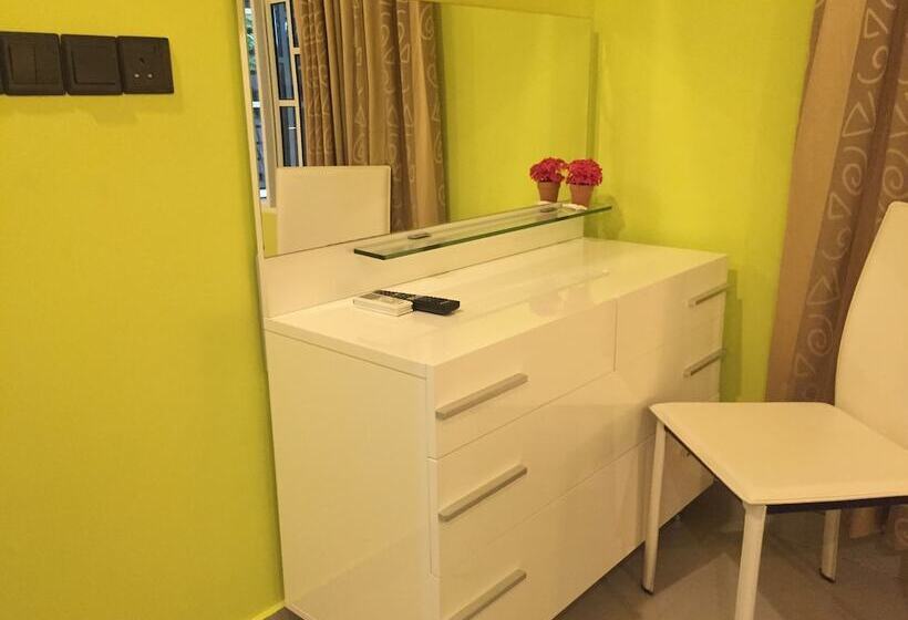 هتل Ithaa Inn Kamadhoo