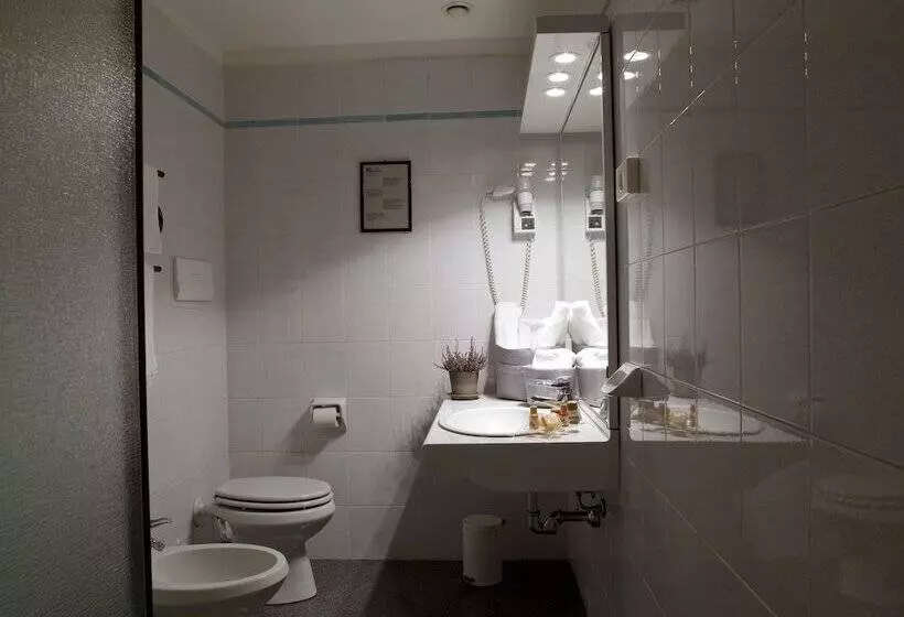 호텔 Montini Linate Airport