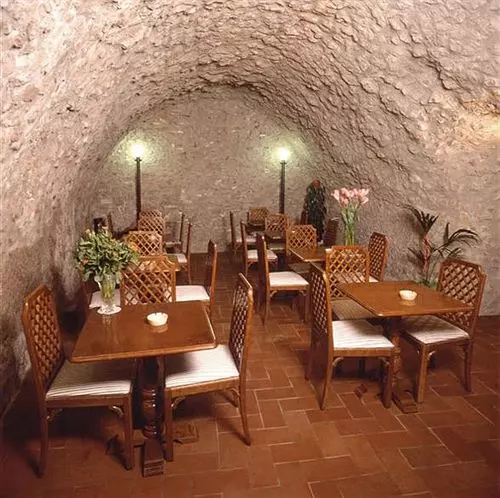 هتل Teatro Di Pompeo