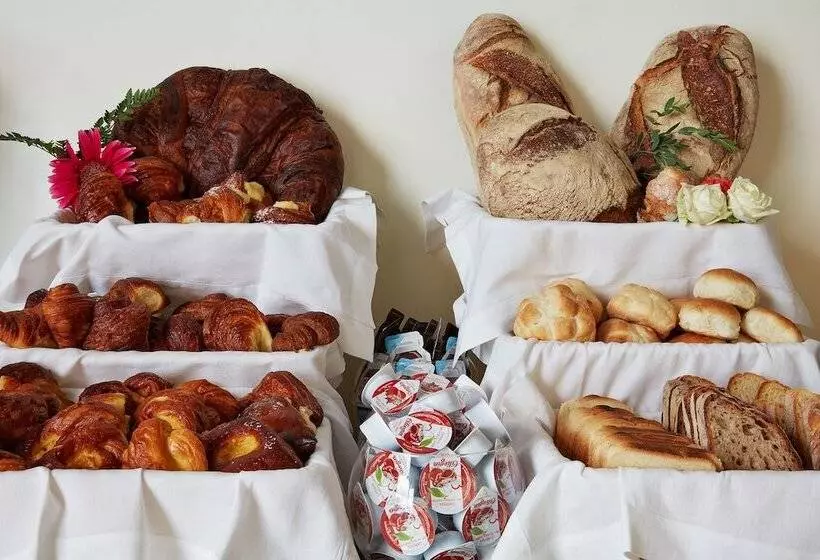 בית מלון כפרי The Code