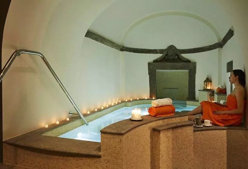 בית מלון כפרי The Code