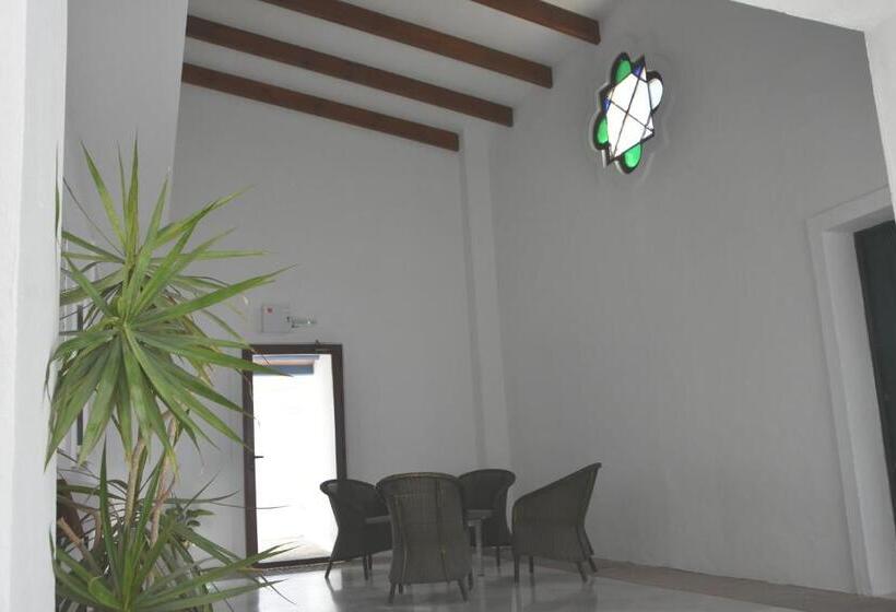 Hostal Doña Lola Marina