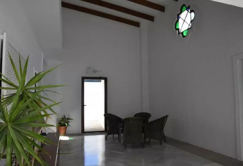 Hostal Doña Lola Marina