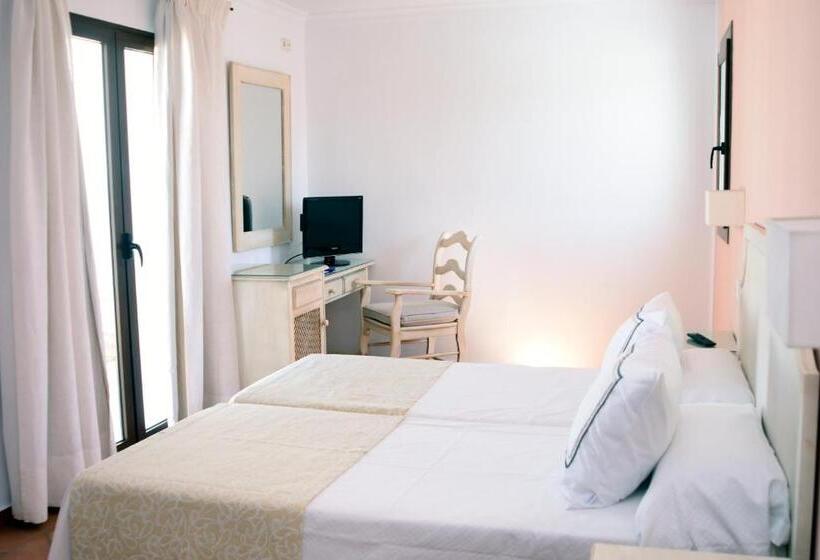 Hostal Doña Lola Marina