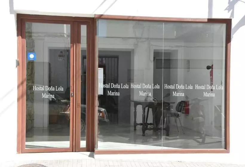 Hostal Doña Lola Marina