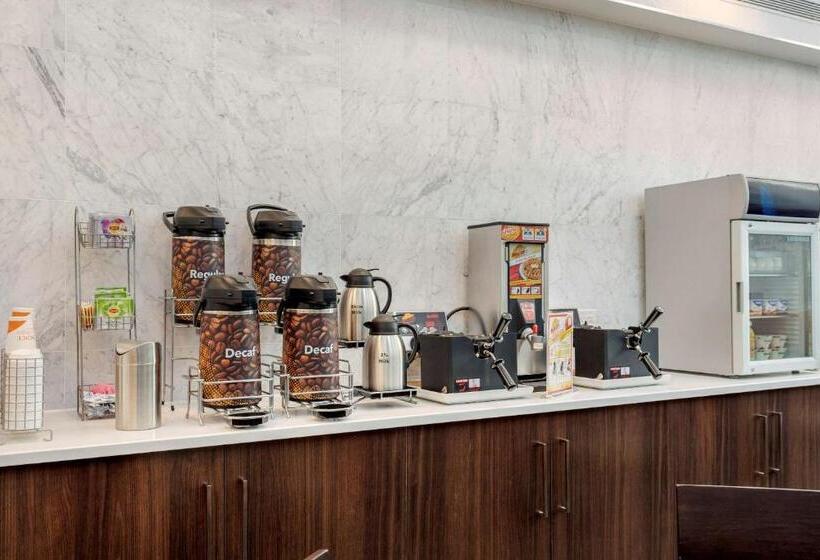 Отель Comfort Inn Prospect Parkbrooklyn