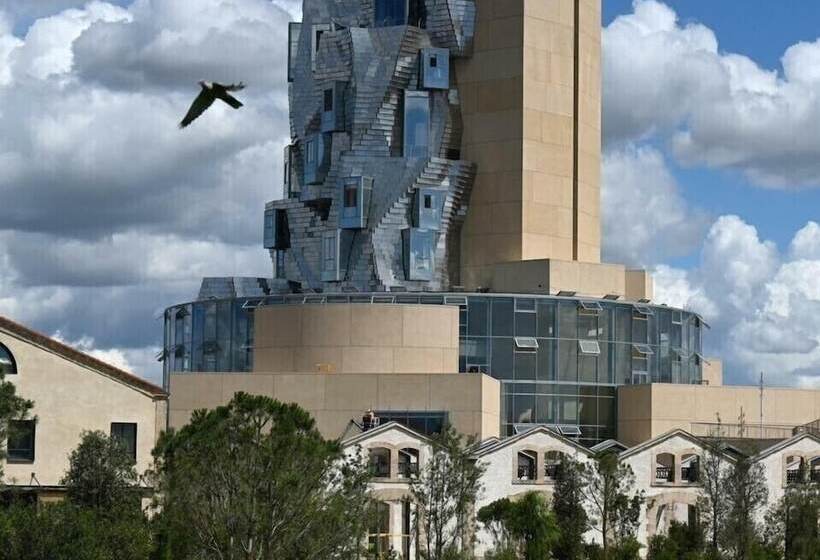 هتل Maison Volver