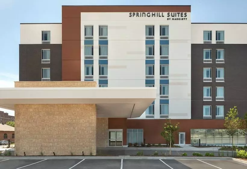 ホテル Springhill Suites By Marriott Milwaukee West/wauwatosa