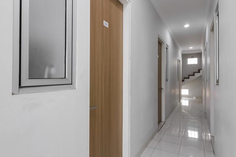 بنسيون Reddoorz Near Central Park Mall