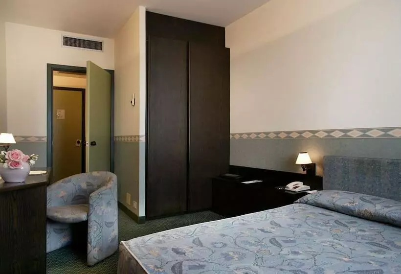 Pacific Hotel Airport