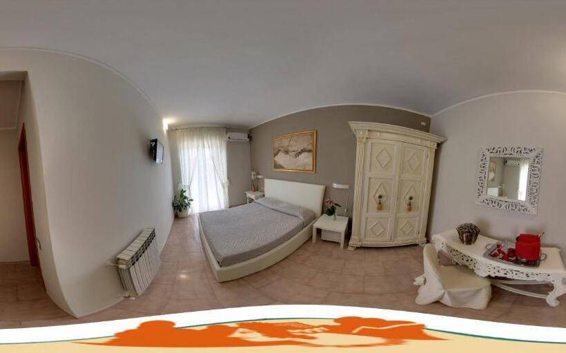 Отель Velcamare