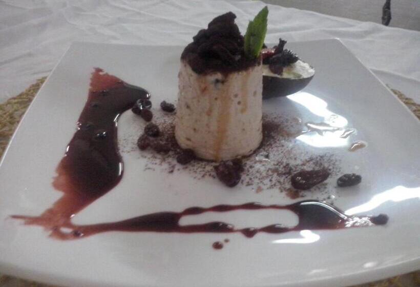 Отель Velcamare