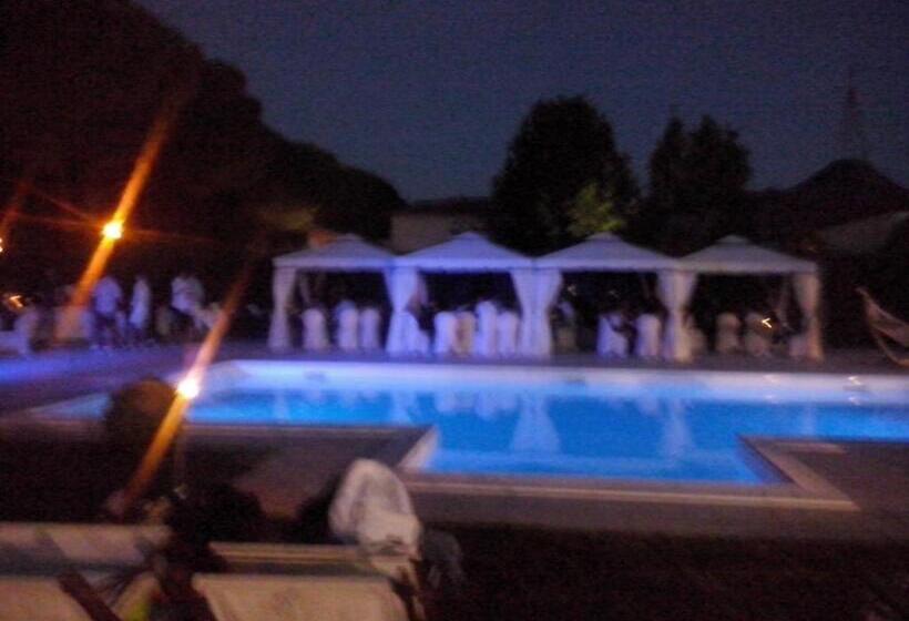 Отель Velcamare