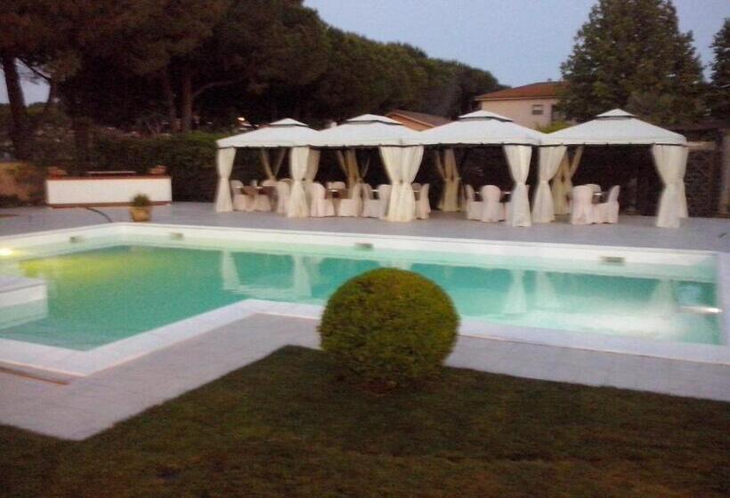 Отель Velcamare