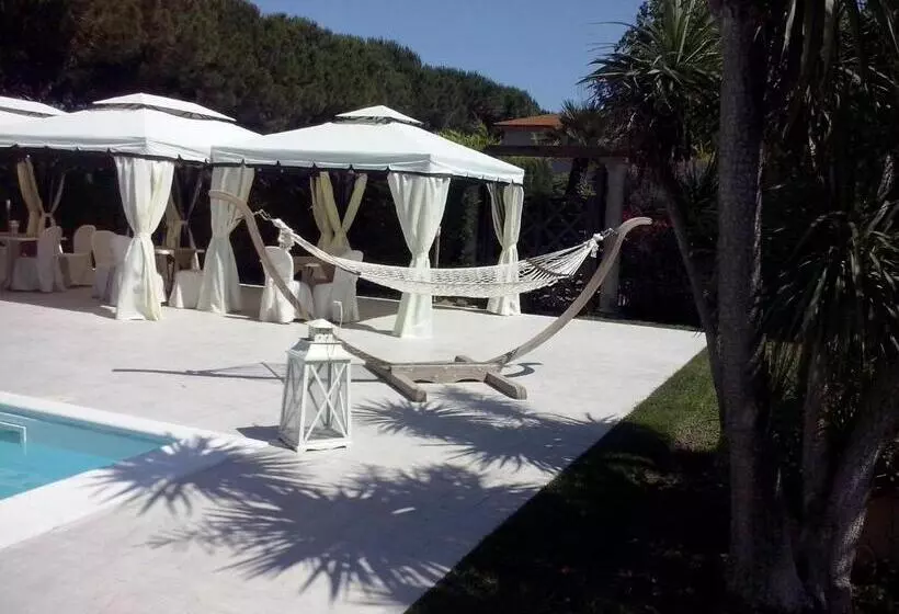 Отель Velcamare