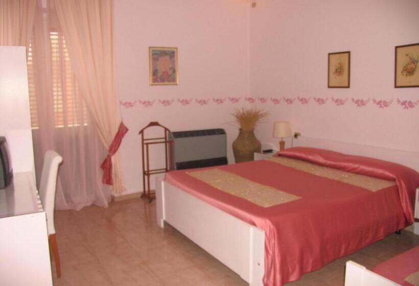 Отель Velcamare