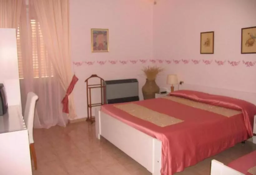 Отель Velcamare