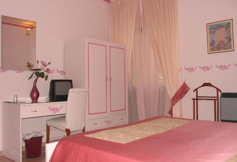 Отель Velcamare