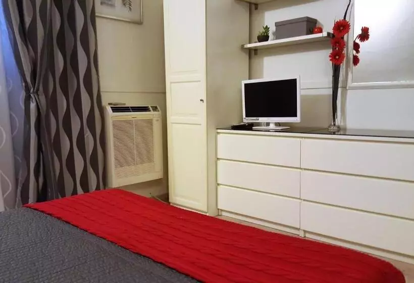 Отель Velcamare