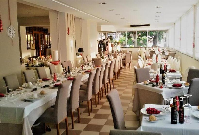 Отель Velcamare