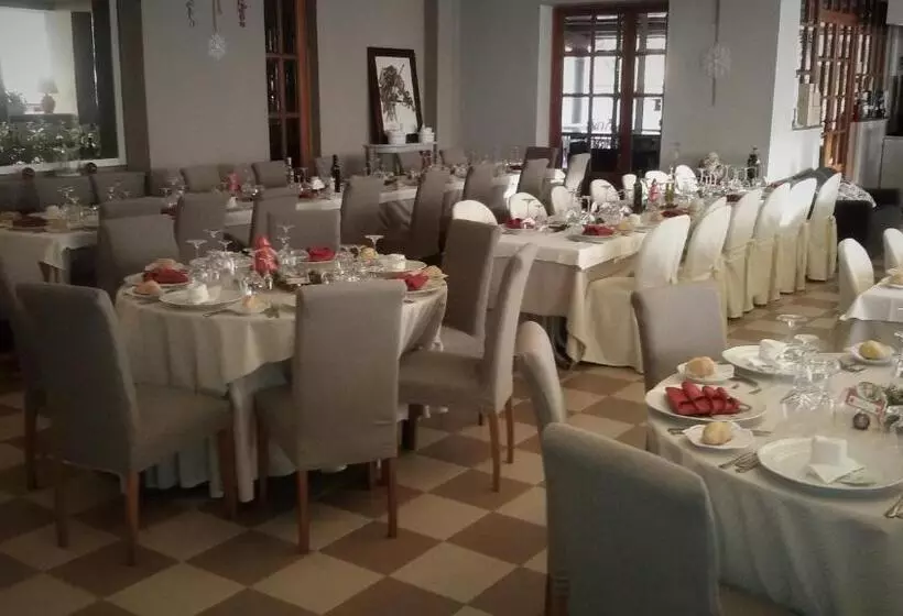 Отель Velcamare