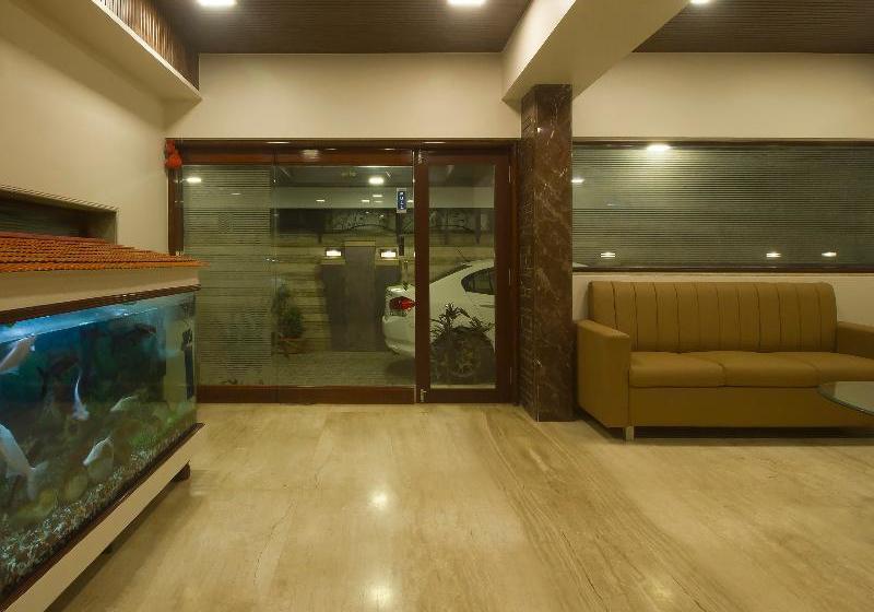 Hotel Metro Palace By Oyo Rooms