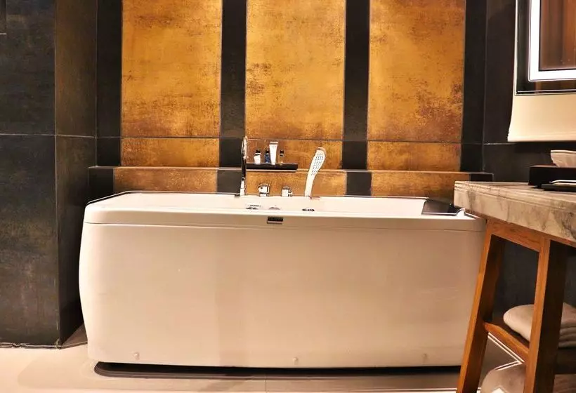 ホテル Radisson Blu Plaza Resort & Convention Centre Karjat