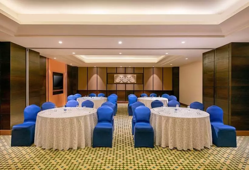 ホテル Radisson Blu Plaza Resort & Convention Centre Karjat
