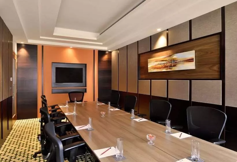 ホテル Radisson Blu Plaza Resort & Convention Centre Karjat