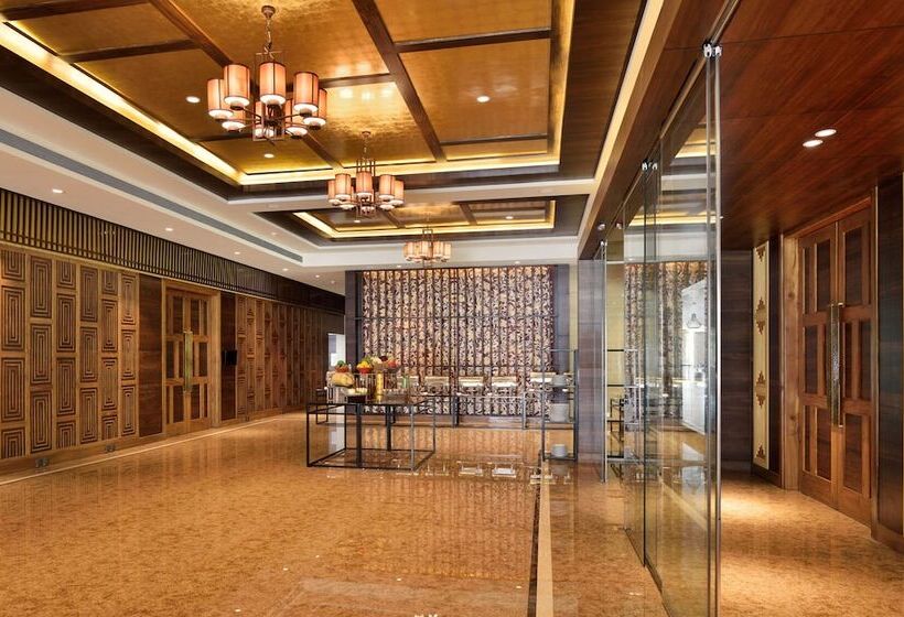 هتل Radisson Blu Plaza Resort & Convention Centre Karjat