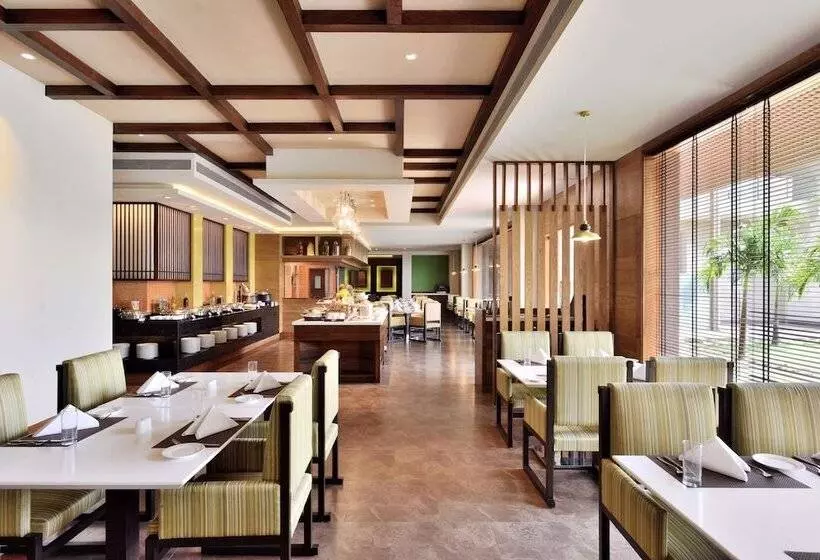 ホテル Radisson Blu Plaza Resort & Convention Centre Karjat