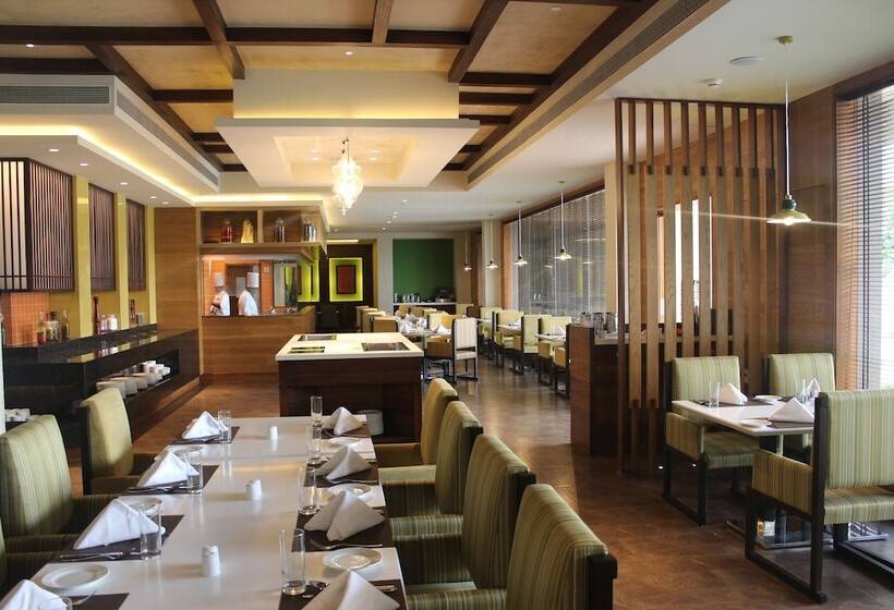 هتل Radisson Blu Plaza Resort & Convention Centre Karjat