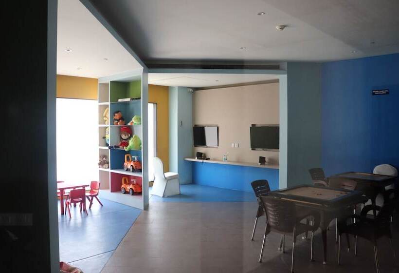 هتل Radisson Blu Plaza Resort & Convention Centre Karjat