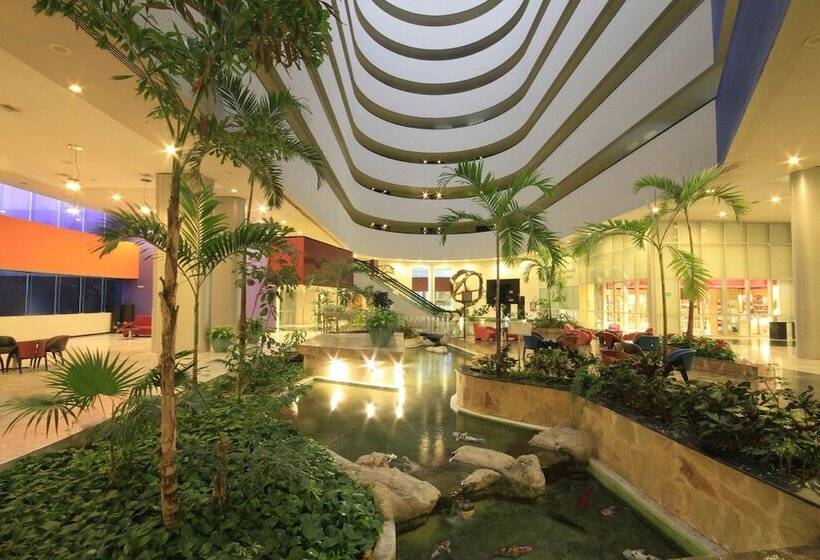 Hotel Holiday Inn Monterrey Parque Fundidora, An Ihg