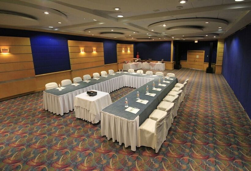 Hotel Holiday Inn Monterrey Parque Fundidora, An Ihg