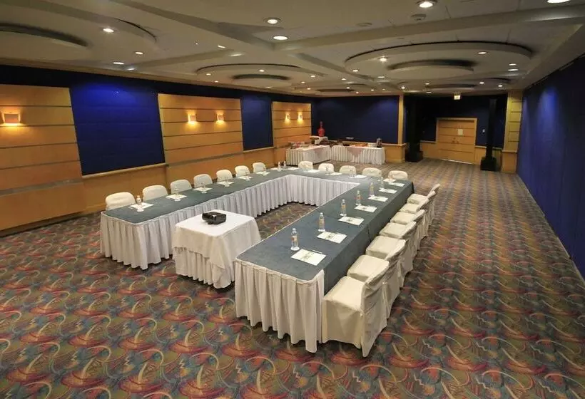 Отель Holiday Inn Monterrey Parque Fundidora, An Ihg