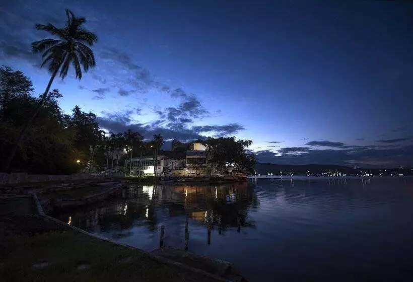 호텔 Villa Bejar Tequesquitengo