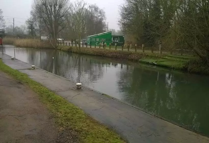 Broxbourne Riverside Chalets