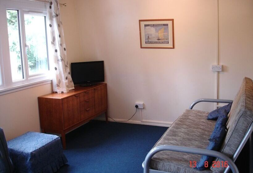 Broxbourne Riverside Chalets