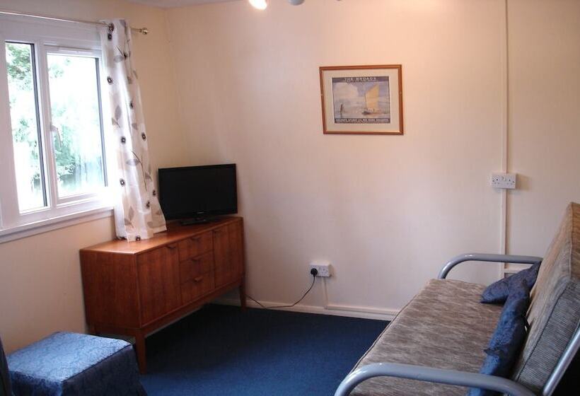 Broxbourne Riverside Chalets