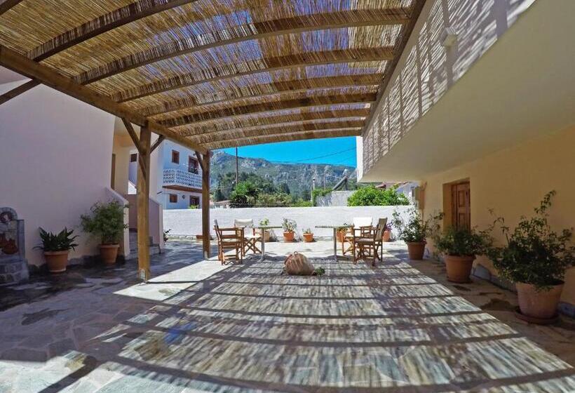 هتل Tarsanas Beach