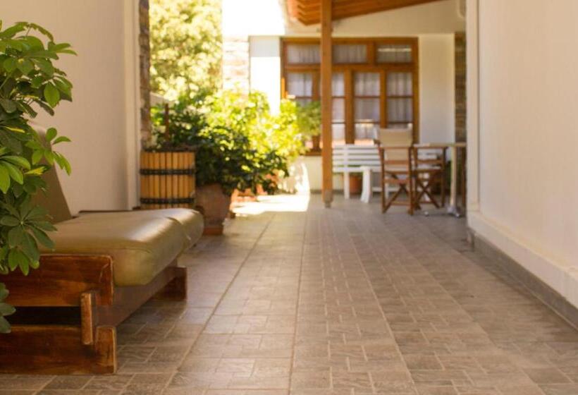 هتل Tarsanas Beach